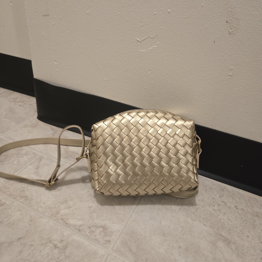 Elegant Gold Woven Crossbody Bag